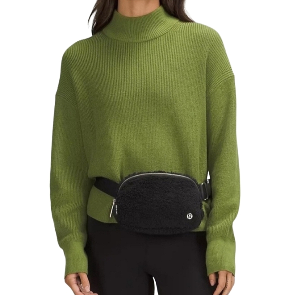 LULULEMON ATHLETICA Black Everywhere Fleece Fuzzy Belt Bag Unisex AUTHENTIC NWT